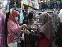 Selama Pekan HUT Kota Yogyakarta, Omset Penjualan Pakaian Adat di Pasar Bringharjo Naik Drastis