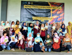 Optimalkan Hasil Tambak, Tim P2MD HIMAMA SV UNS Beri Pelatihan Frozen Food di Desa Penggok