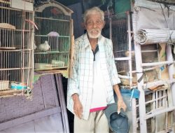Cerita Kusrin, Laki-laki Paruh Baya yang Hidup Sendiri di Rumah Berukuran 2 x 2 Meter