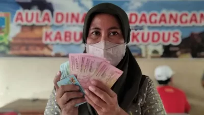 Pemkab Kudus Salurkan 6.430 BLT BBM ke PKL