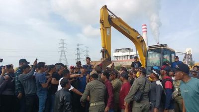 Pemblokiran Jalan PLTU Jepara Buat Nelayan dan Petani Resah