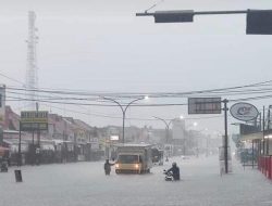 Pertigaan Blandong Comal Pemalang Terendam Banjir