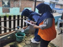 Cegah DBD, Mahasiswa KKN UIN Walisongo Turun ke Rumah Warga Laksanakan Kegiatan PJN