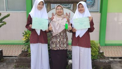 Dari Coba-coba Melihat Soal Lomba, Bu Pur Antarkan Siswa Berprestasi