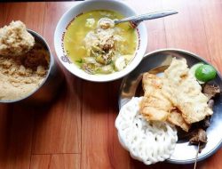 Menikmati Soto Lamongan Cak Eko yang Rasanya Nendang