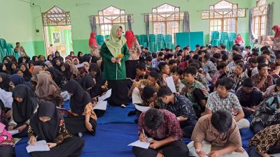 Dosen FKM Unimus Gelar Pengabdian Masyarakat Edukasi Generasi Z dan Fenomena Perkembangan Medsos di SMP Muhammadiyah 2 Kebumen