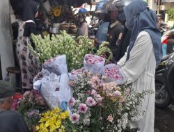 Berkah Ramadan, Penjual Bunga di Proliman Kaliputu Untung Berlipat Ganda