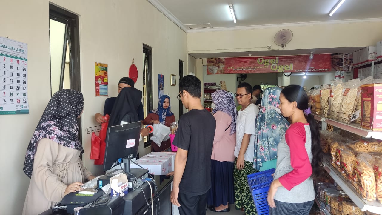 oleh-oleh khas Pemalang di toko Ogel-ogel
