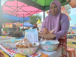 Mencicipi Nikmatnya Coro Santan dan Ketan Biru
