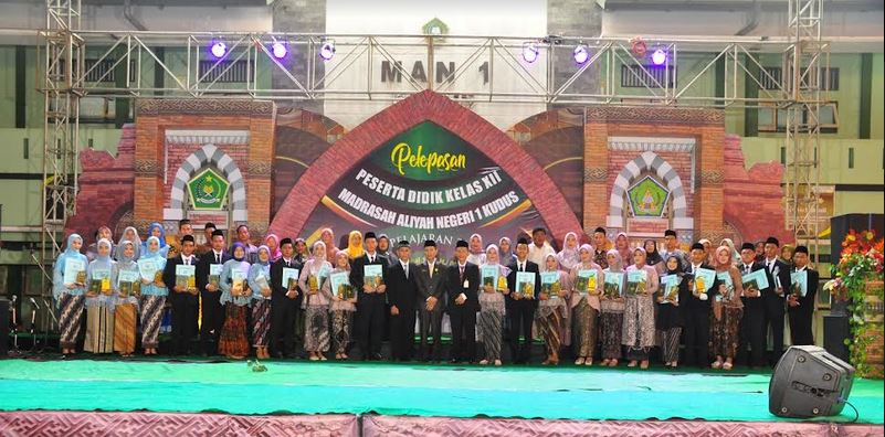 412 wisudawan MAN 1 Kudus