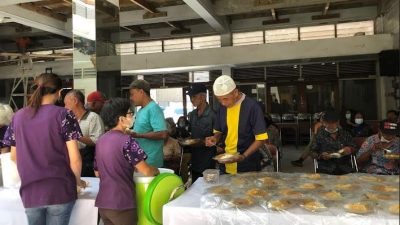 Perkumpulan Sosial Boen Hian Tong Sediakan 100 Porsi Makanan untuk Lintas Agama