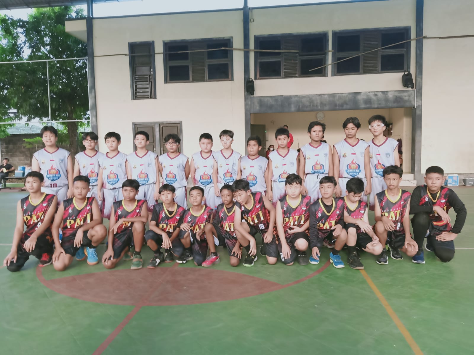 siswa SD Cahaya Nur saat hendak bertanding dalam event bola basket kategori putra tingkat karasiden