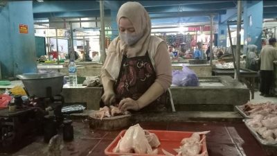 Pedagang di Pasar Bulu Semarang Keluhkan Harga Ayam Jadi Rp 40 Ribu