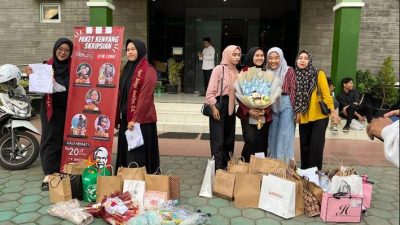 Momen Sidang Skripsi Bikin Penjualan Buket Membludak