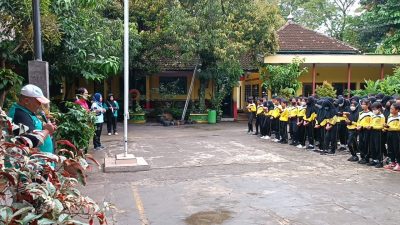 Kuota belum Terpenuhi, SDN Srondol Wetan 03 Lakukan Pendataan Offline
