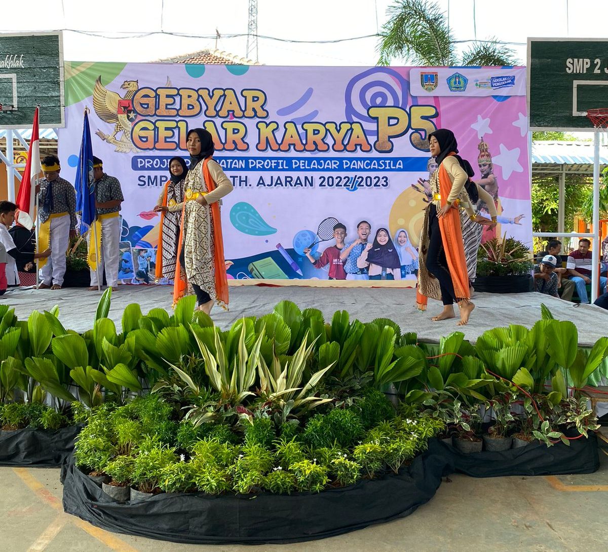 siswa dan siswi Sekolah Menengah Pertama (SMP) 2 Jati