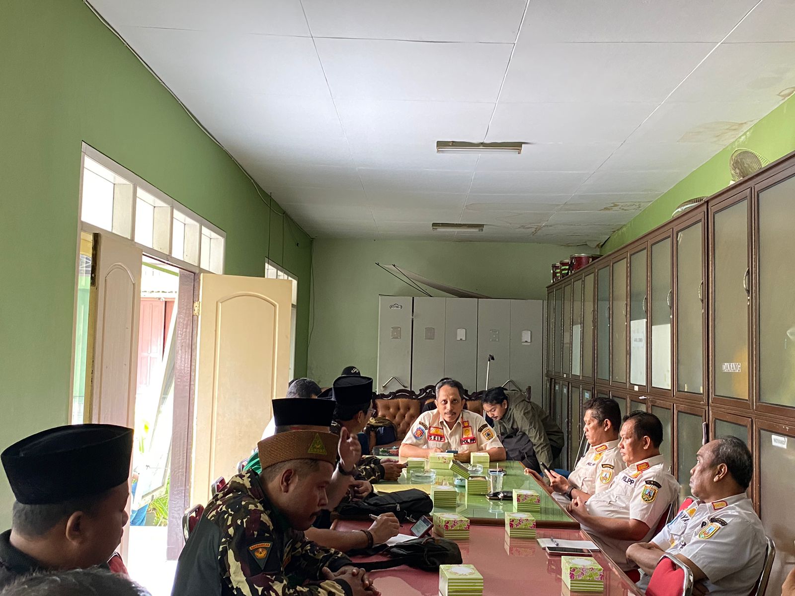 Gerakan pemuda Ansor beserta Satuan Polisi Pamong Praja (SATPOL PP) Kudus