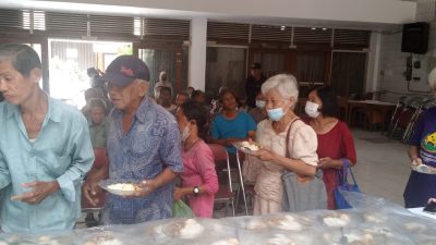 makanan gratis di Rasa Dharma (Boen Hian Tong), Jalan Gang Pinggir No 31, Kelurahan Kranggan, Kecamatam Semarang Tengah