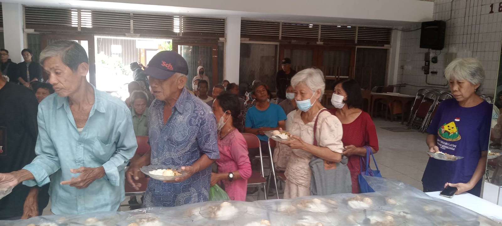 makanan gratis di Rasa Dharma (Boen Hian Tong), Jalan Gang Pinggir No 31, Kelurahan Kranggan, Kecamatam Semarang Tengah