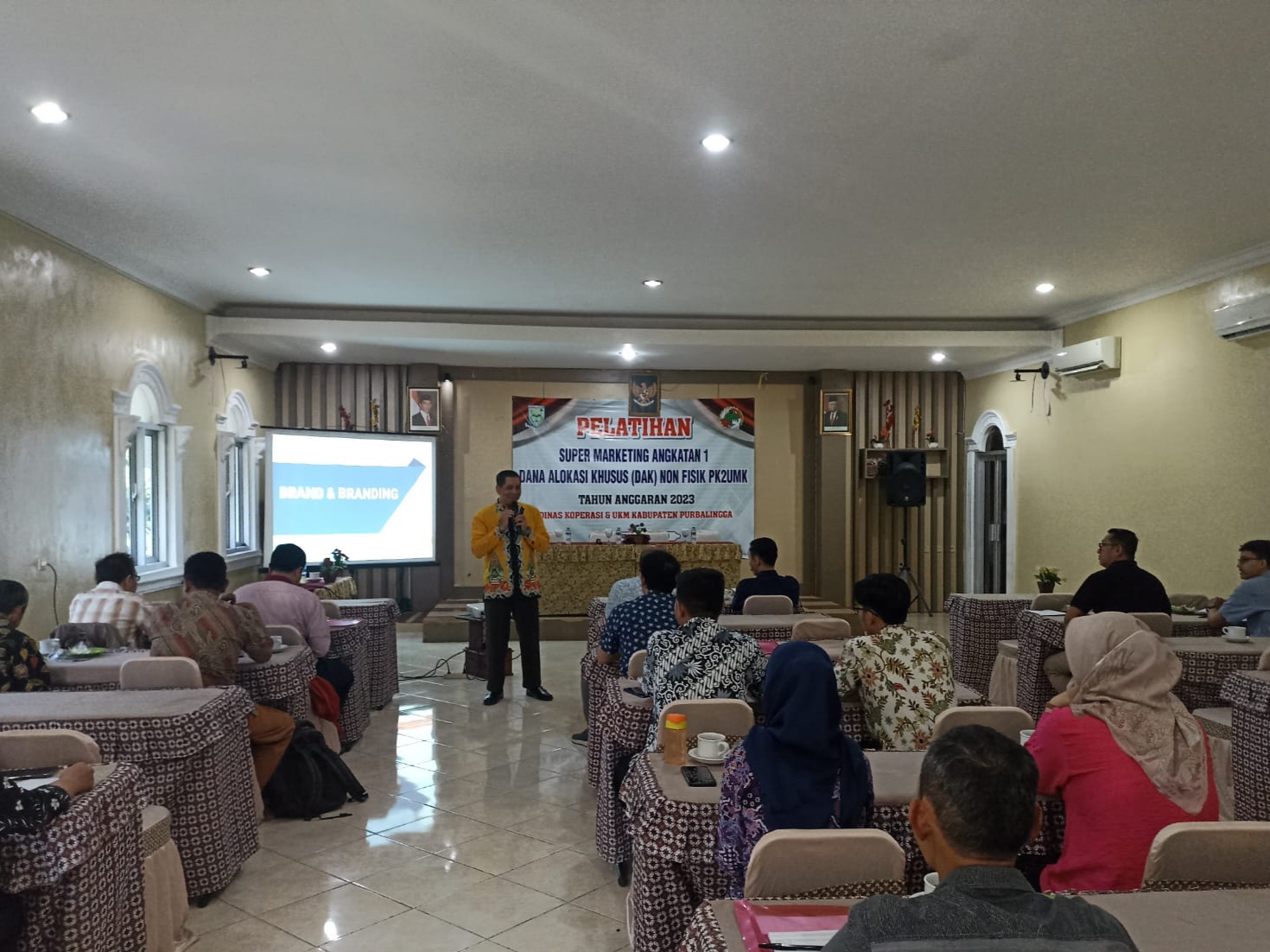 Pelatihan Supermarketing oleh Dinkopukm di Aula Gendurasa Purbayasa