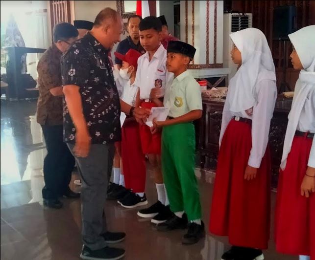 Pj Bupati Pati Henggar Budi Anggoro bersama Baznas Pati