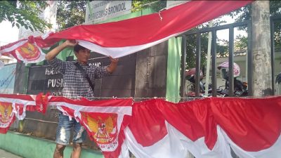 penjual atribut HUT RI, Aji