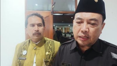 Penjabat (Pj) Bupati Jepara, Edy Supriyanta didampingi Sekda Jepara, Edy Sujatmiko