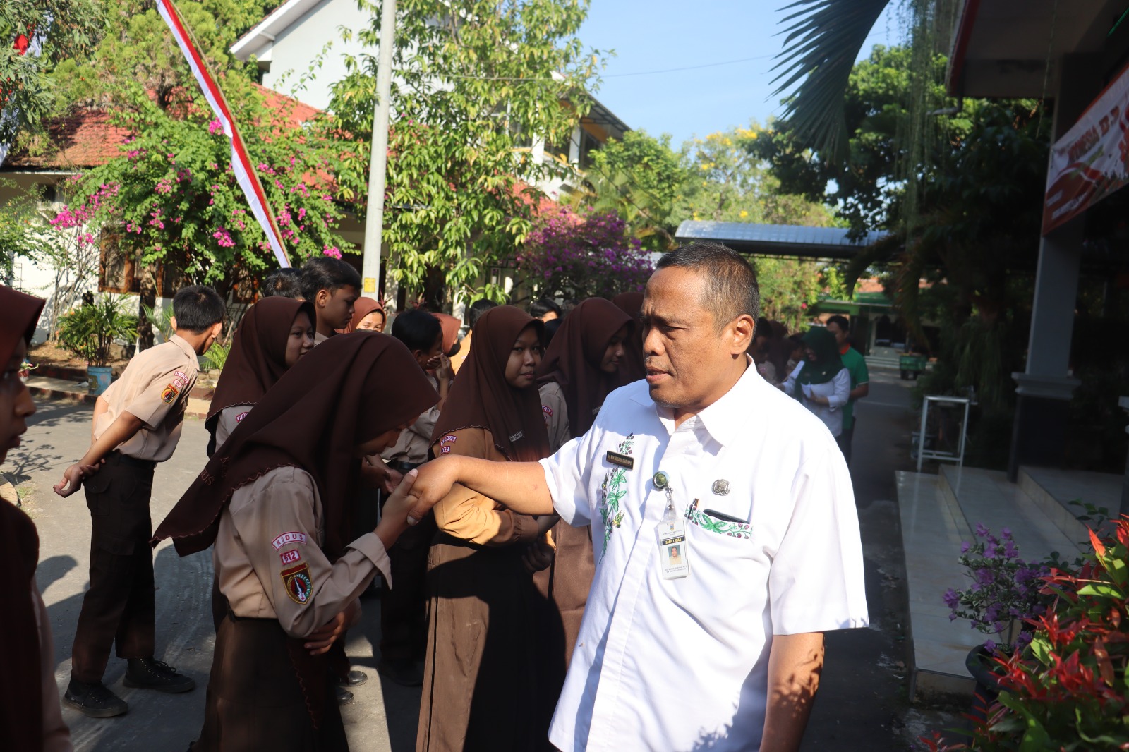 Kepala SMP 1 Bae Kudus, Moh Akhsanulkhaq