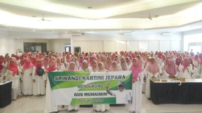 Puluhan perempuan yang tergabung dalam “Srikandi Kartini Jepara” Jawa Tengah