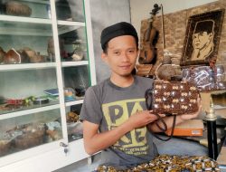 Sulap Batok Kelapa Jadi Berbagai Kerajinan