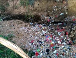 Sampah Penuhi Sungai di Wotan Pucakwangi