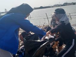 Komunitas Pecinta Lingkungan Hidup Ajak Anak Muda Bersihkan Sampah Pesisir di Tambakrejo