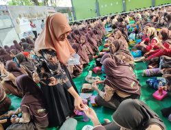 MTsN 1 Pati Beri Siswa Perempuan Tablet Penambah Darah Bersama
