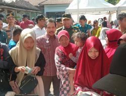 Warga Serbu Bazar Pangan Murah yang Digelar Pemkab Jepara