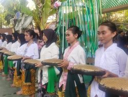 Siswa SMA I Mejobo Kudus Bawakan 3 Sesi Praktik Pernikahan Adat Daerah