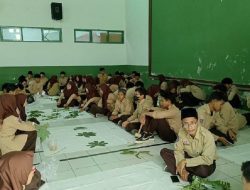 Tumbuhkan Minat Wirausaha, Siswa Membuat Taplak Ecoprint