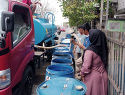 Agus Sutisna Datangkan 4000 Liter Air Bersih untuk Warga Desa Kedungmalang