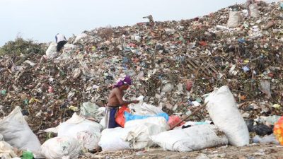 Ratusan Ton Sampah di TPA Sukoharjo Bakal Jadi Briket