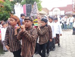 Siswa SD 1 Barongan Tampilkan Tradisi Budaya Kudus