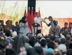 Bawaslu Banyumas Selidiki Pembagian Kaos Capres saat Kunjungan Jokowi