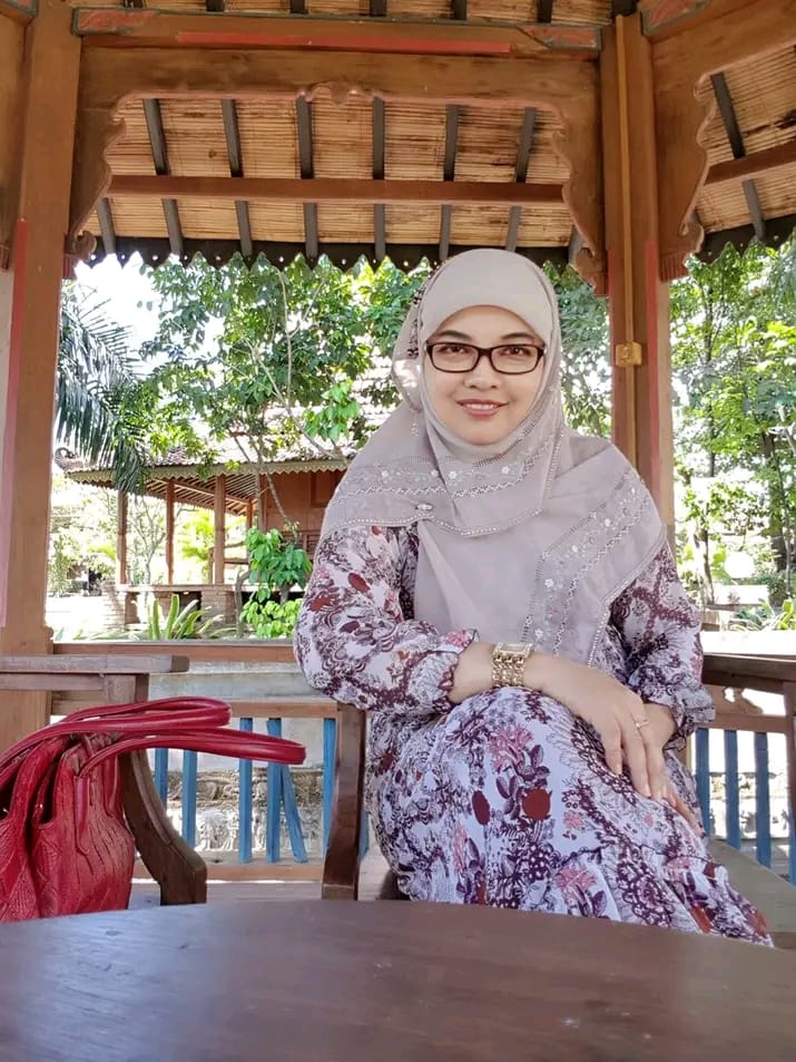 Ketua LP Ma’arif PWNU DIY Tadzkiroatun Musfiroh