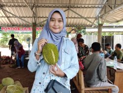 Musim Libur Tahun Baru, Pondok Durian Bu Yati Diserbu Pengunjung