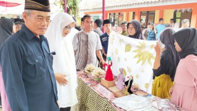 Asah Kemandirian, Siswa SMPN 8 Batang Dilatih Berwirausaha Batik Ecoprint