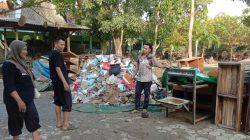 Fasilitator PGP 15 Bantu Bersihkan Sekolah Terdampak Banjir