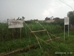 Banner Aspirasi Petani di Desa Pundenrejo Dirusak