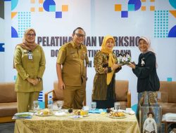 Puluhan Ibu-ibu di Rembang Belajar Membuat Boneka Karakter RA Kartini