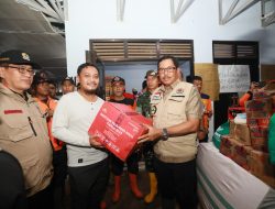 Pj Gubernur Jateng Tinjau Banjir Pekalongan, Serahkan Bantuan Senilai Rp160 Juta