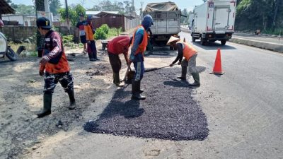 Pemkab Batang Fokuskan Perbaikan 12 Titik Jalan Berlubang