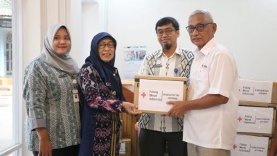 PMI Jepara Bagi-Bagi Krim Antinyamuk ke Siswa, untuk Apa?