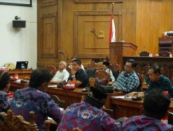Siltap 4 Bulan Belum Cair, Perangkat Desa Pati Geruduk DPRD